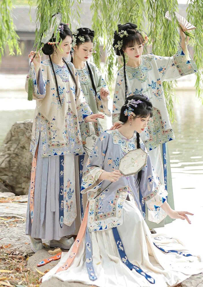 Embroidery Patches in Hanfu:A Blend of Ancient Tradition and Modern Elegance Embroidery Patches in Hanfu:A Blend of Ancient Tradition and Modern Elegance