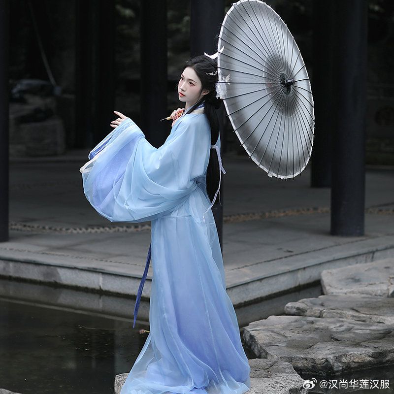 The Rise of Hanfu Straight Hair with Fake Hair Extensions The Rise of Hanfu Straight Hair with Fake Hair Extensions