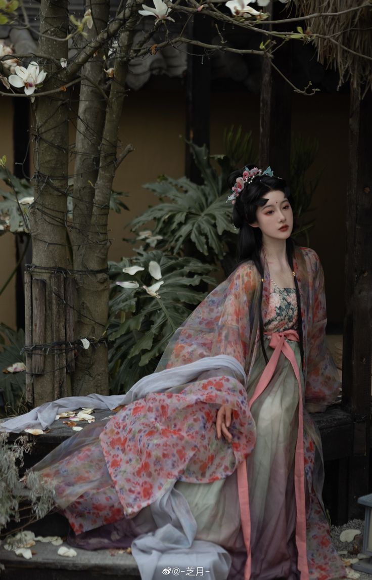 Autumn and Winter Fashion:Traditional Chinese Hanfu Womens Ensemble