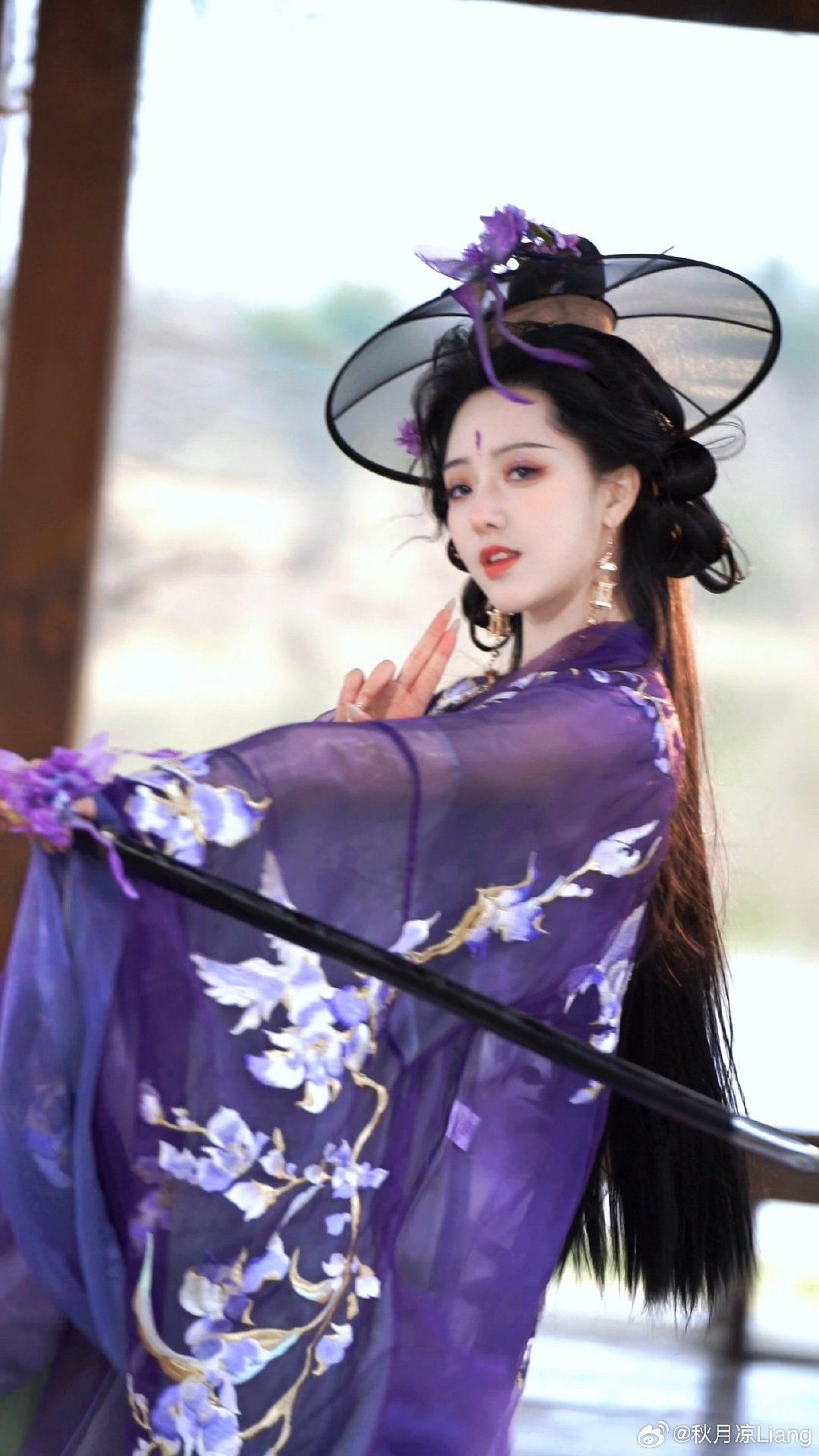 The Cheongsam:A Cultural Icon of a Citys Ethereal Whirlwind The Cheongsam:A Cultural Icon of a Citys Ethereal Whirlwind