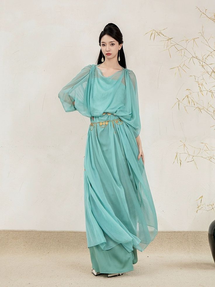 Adult Womens Fashion Trends in Traditional Hanfu Robes for Autumn-Winter 2024 Adult Womens Fashion Trends in Traditional Hanfu Robes for Autumn-Winter 2024