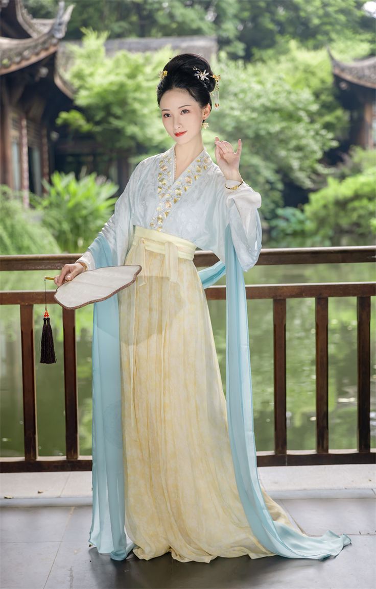 The Role of Ssong-Style Hanfu Undergarments with Suspenders in Modern Fashion The Role of Ssong-Style Hanfu Undergarments with Suspenders in Modern Fashion