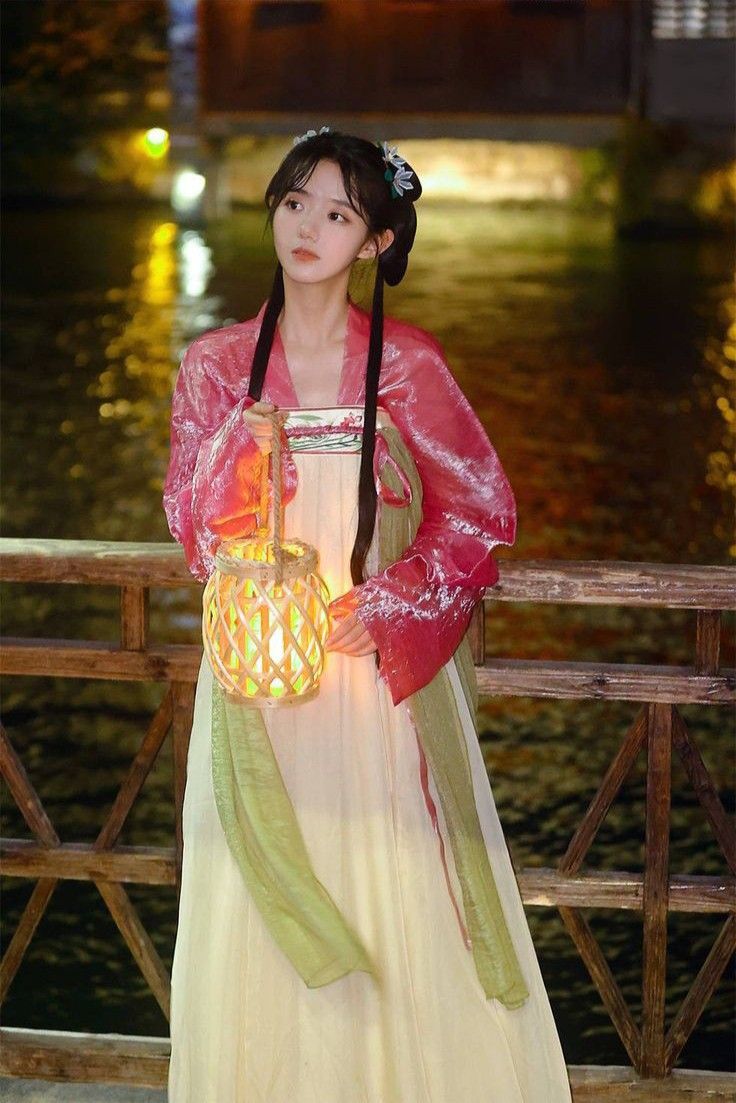 Vintage Cheongsam Fans:Embodying Traditional Chinese Elegance Vintage Cheongsam Fans:Embodying Traditional Chinese Elegance
