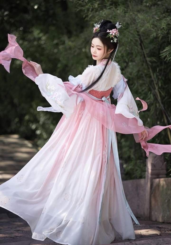 Original Hanfu Fashion:A Journey Through the 150th Collection Original Hanfu Fashion:A Journey Through the 150th Collection