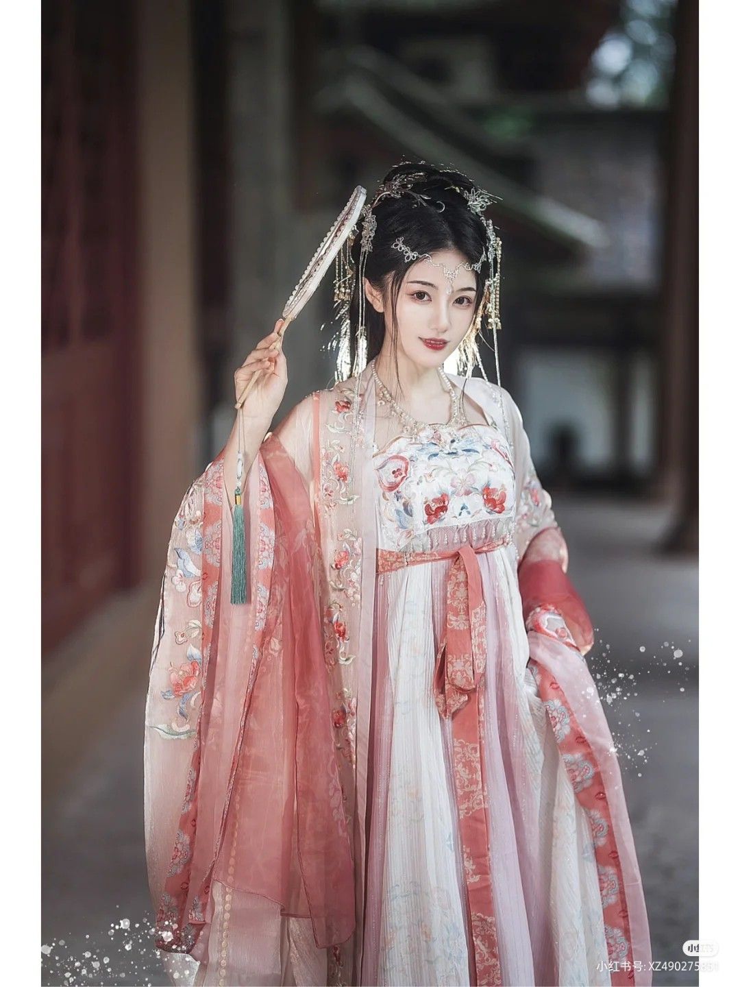 Young and Chic:The Rise of Silk Cheongsam for Modern Girls Young and Chic:The Rise of Silk Cheongsam for Modern Girls