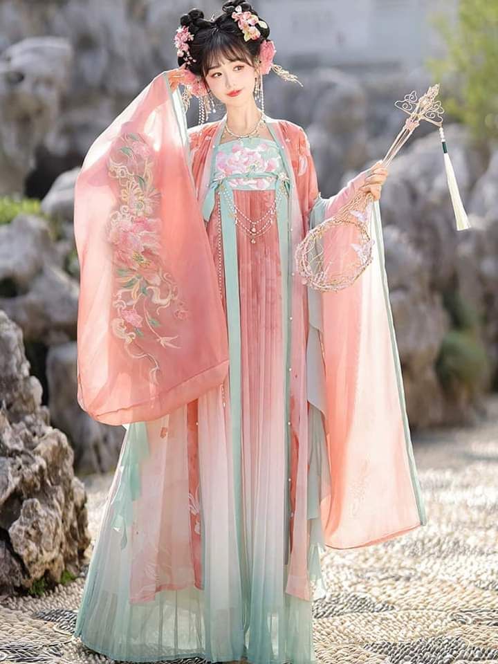 The Splendor of Tang-Style Hanfu Necklaces:A Journey Through Ancient Chinese Jewelry The Splendor of Tang-Style Hanfu Necklaces:A Journey Through Ancient Chinese Jewelry