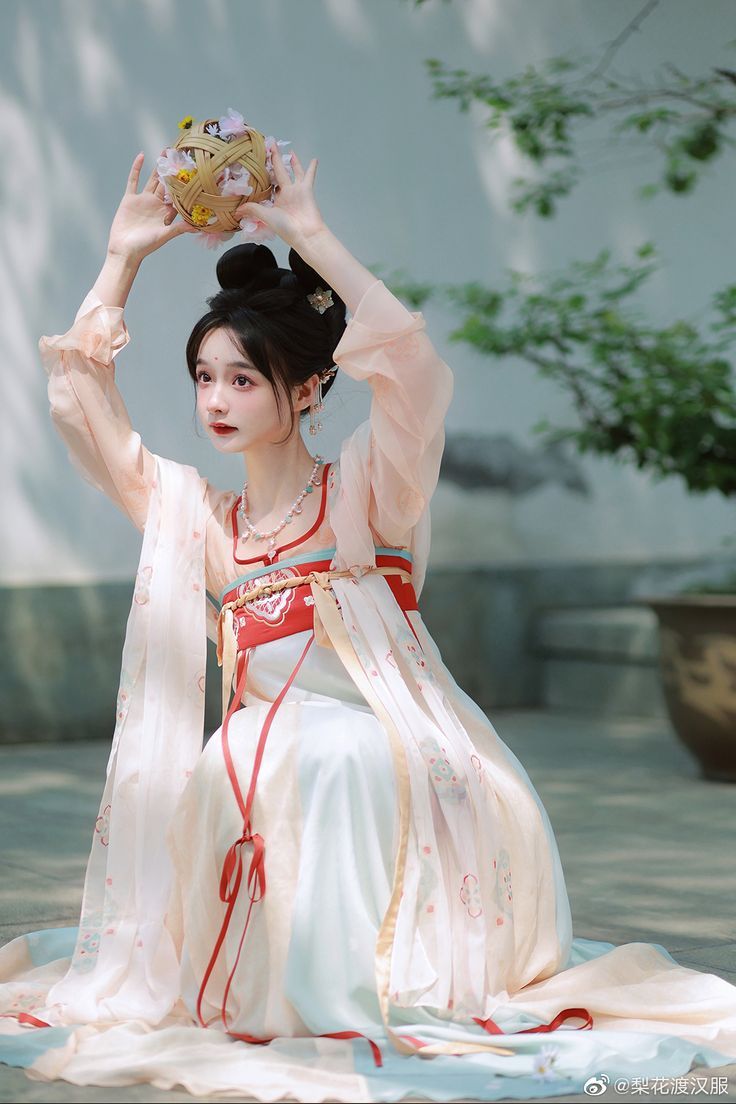 Round-neck Cheongsam:The Latest Fashion Trend in Traditional Elegance Round-neck Cheongsam:The Latest Fashion Trend in Traditional Elegance