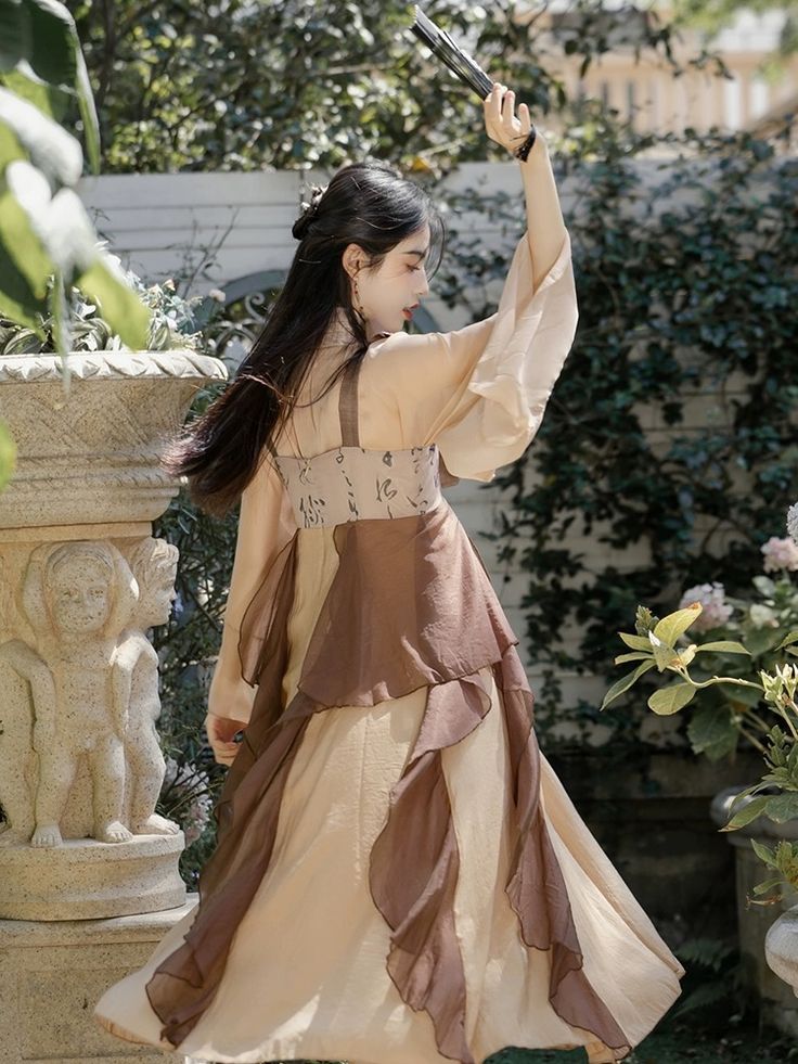 Hanfu Fashion and the Ancient Charm of the Nine-Tailed Fox in Chinese Mythology Hanfu Fashion and the Ancient Charm of the Nine-Tailed Fox in Chinese Mythology