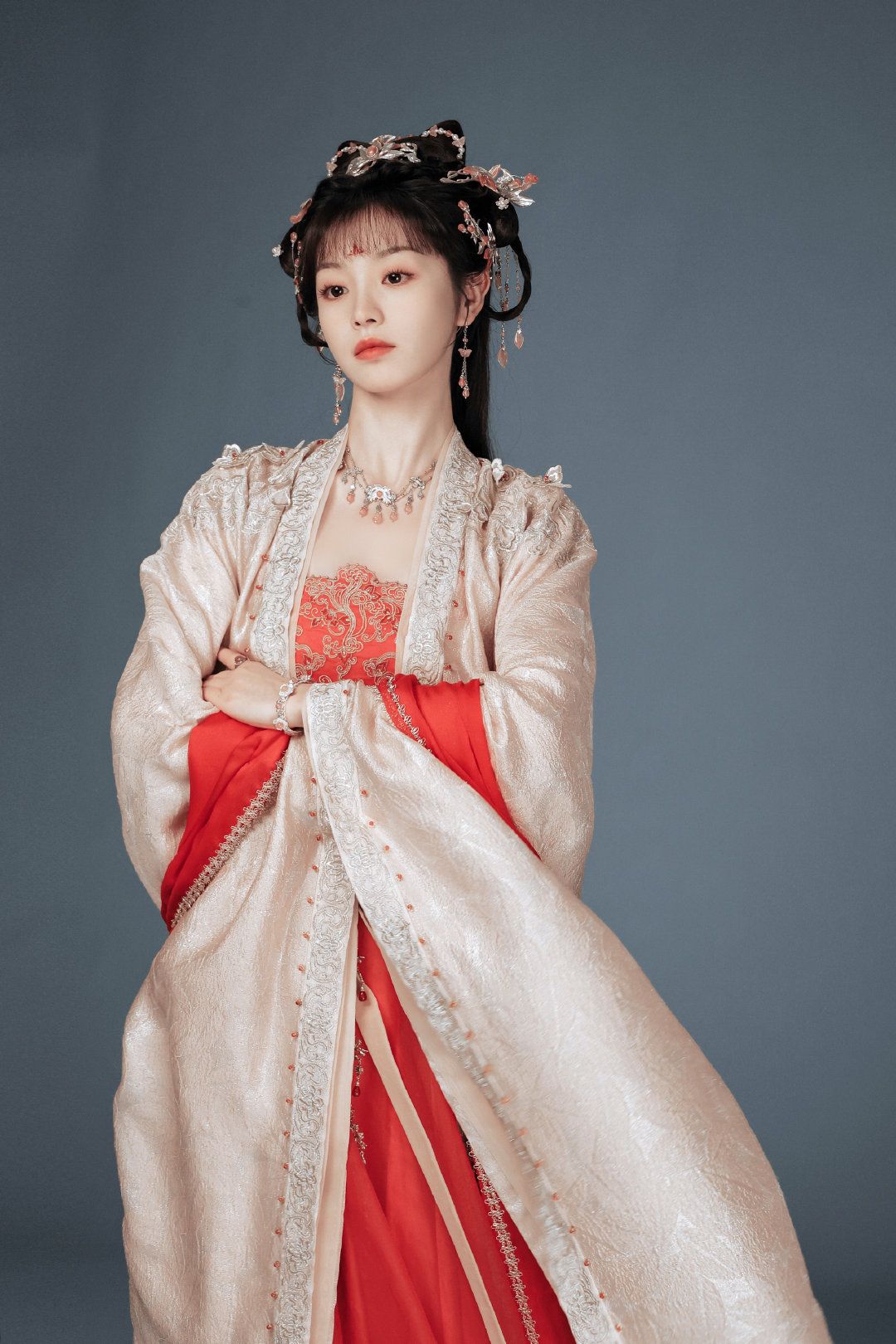 The斜襟汉服Suite:A Blend of Traditional Elegance and Modern Charm The斜襟汉服Suite:A Blend of Traditional Elegance and Modern Charm