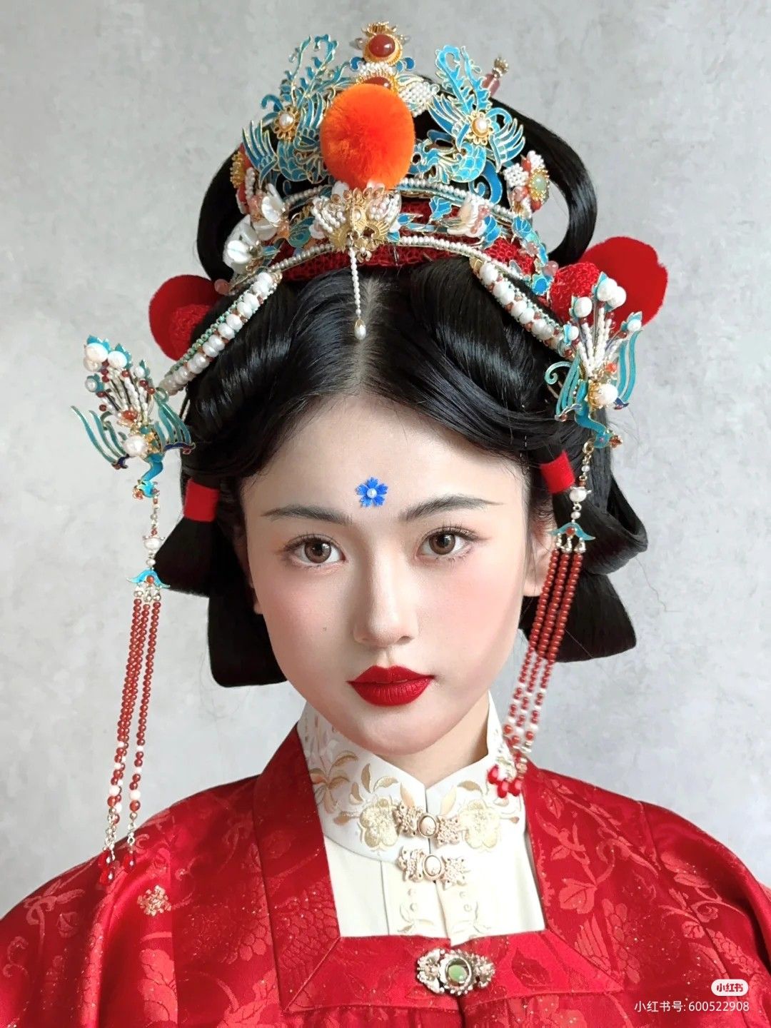Elegant and Refined:The Evolution of Traditional Cheongsam with Modern Refinement Elegant and Refined:The Evolution of Traditional Cheongsam with Modern Refinement