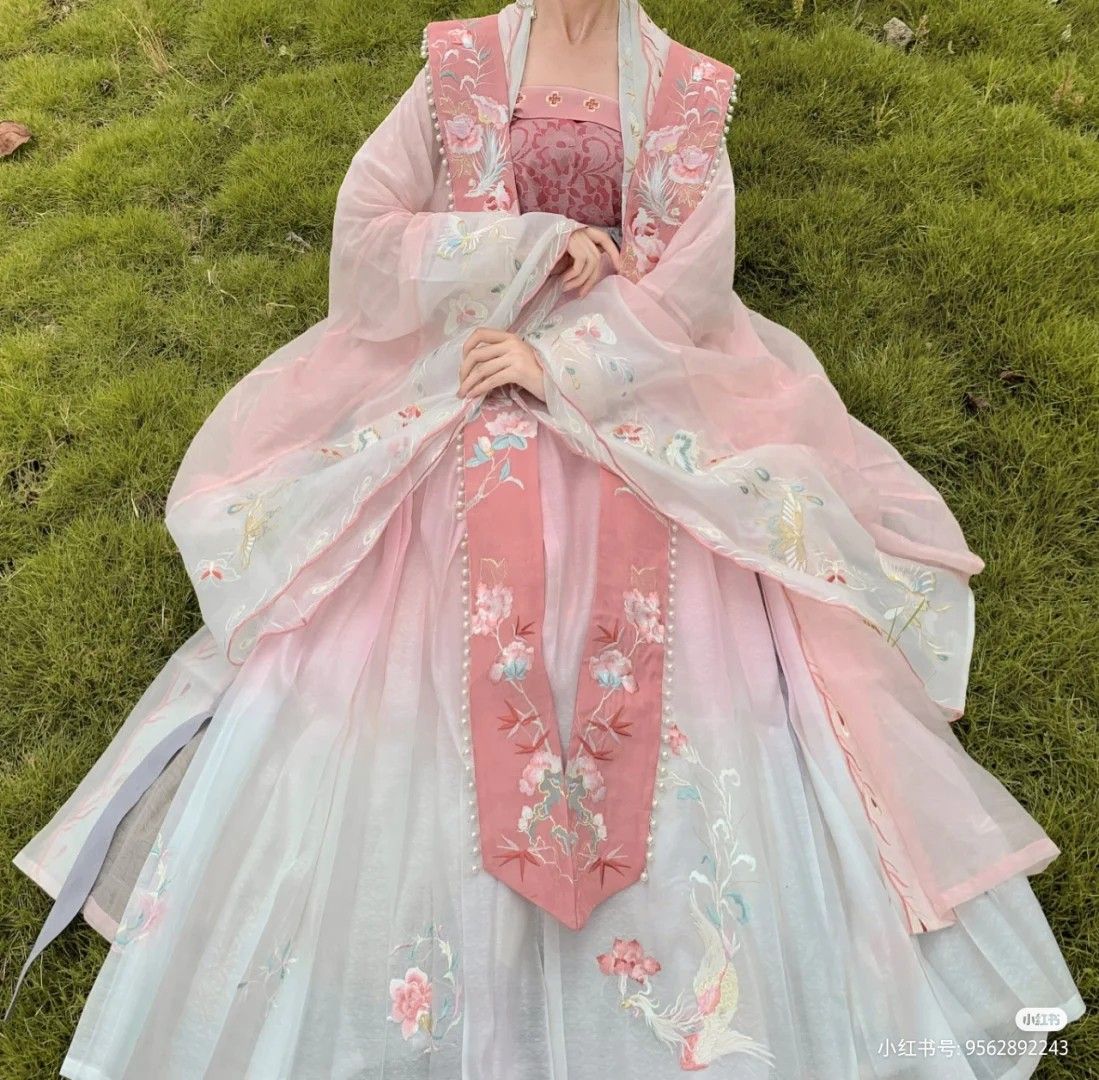 Hangzhou Silk Cheongsam Qipao:The Enchantment of Xiangyunsha Hangzhou Silk Cheongsam Qipao:The Enchantment of Xiangyunsha
