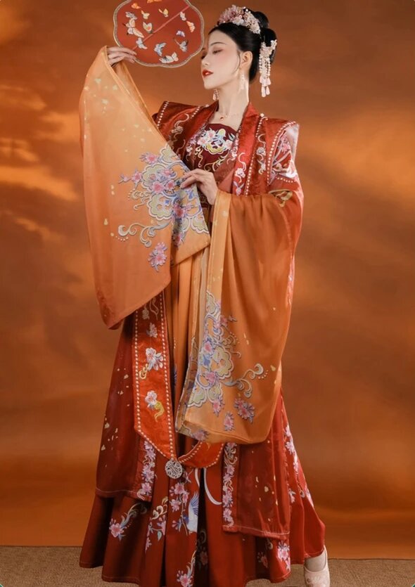 A Glimpse into the World of Silk Cheongsam in a Delicate Pink A Glimpse into the World of Silk Cheongsam in a Delicate Pink