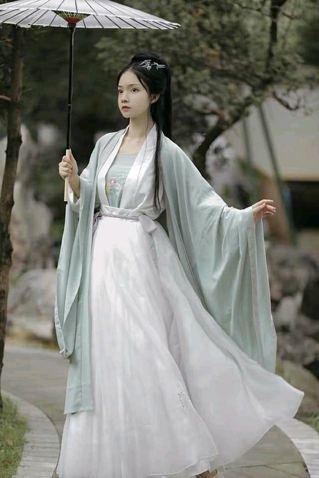 Embracing the New Year with a Traditional Cheongsam Jacket Embracing the New Year with a Traditional Cheongsam Jacket