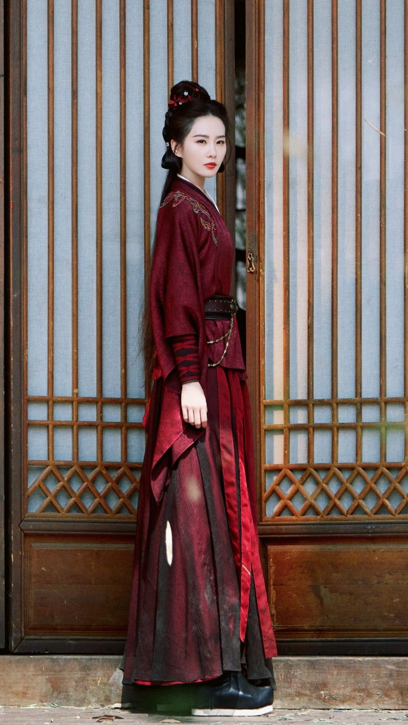 The Golden Cheongsam and Headdress:A Brides Ethereal Journey The Golden Cheongsam and Headdress:A Brides Ethereal Journey