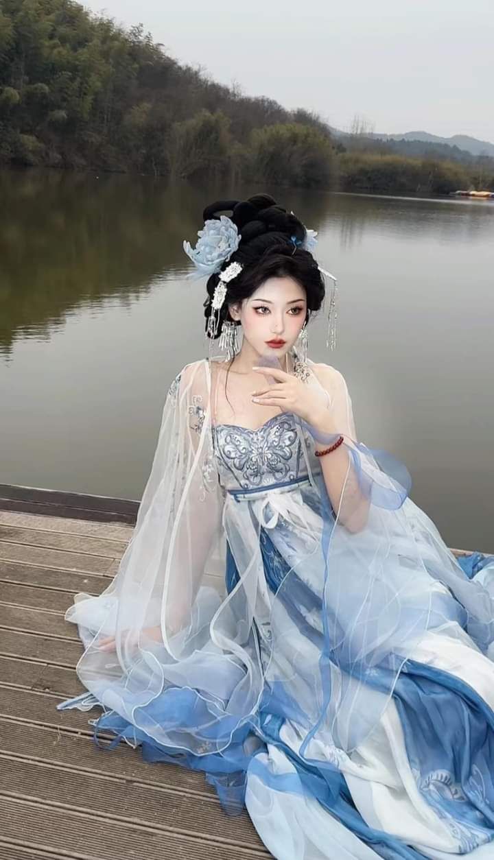 The Evolution of Skirt Cheongsam:A Blend of Tradition and Modernity