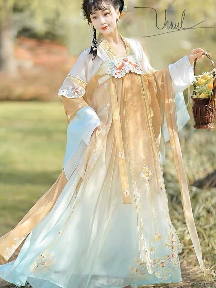 Golden Horsepower Skirt Set for Women:A Glittering Fashion Statement Golden Horsepower Skirt Set for Women:A Glittering Fashion Statement