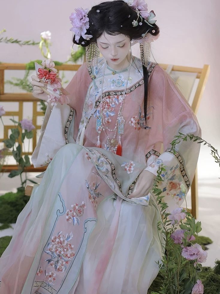 Ethereal Elegance of the Jade Rabbit in Traditional Chinese Hanfu Fashion Ethereal Elegance of the Jade Rabbit in Traditional Chinese Hanfu Fashion
