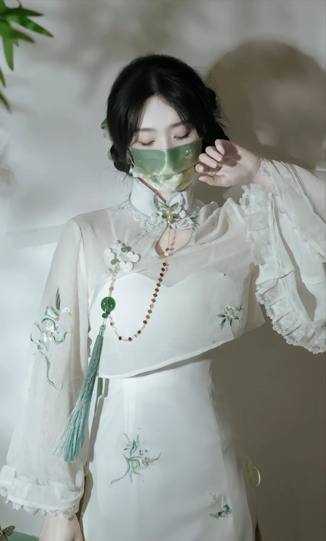 Elegant Girls in Hanfu:The Spring and Autumn Journey