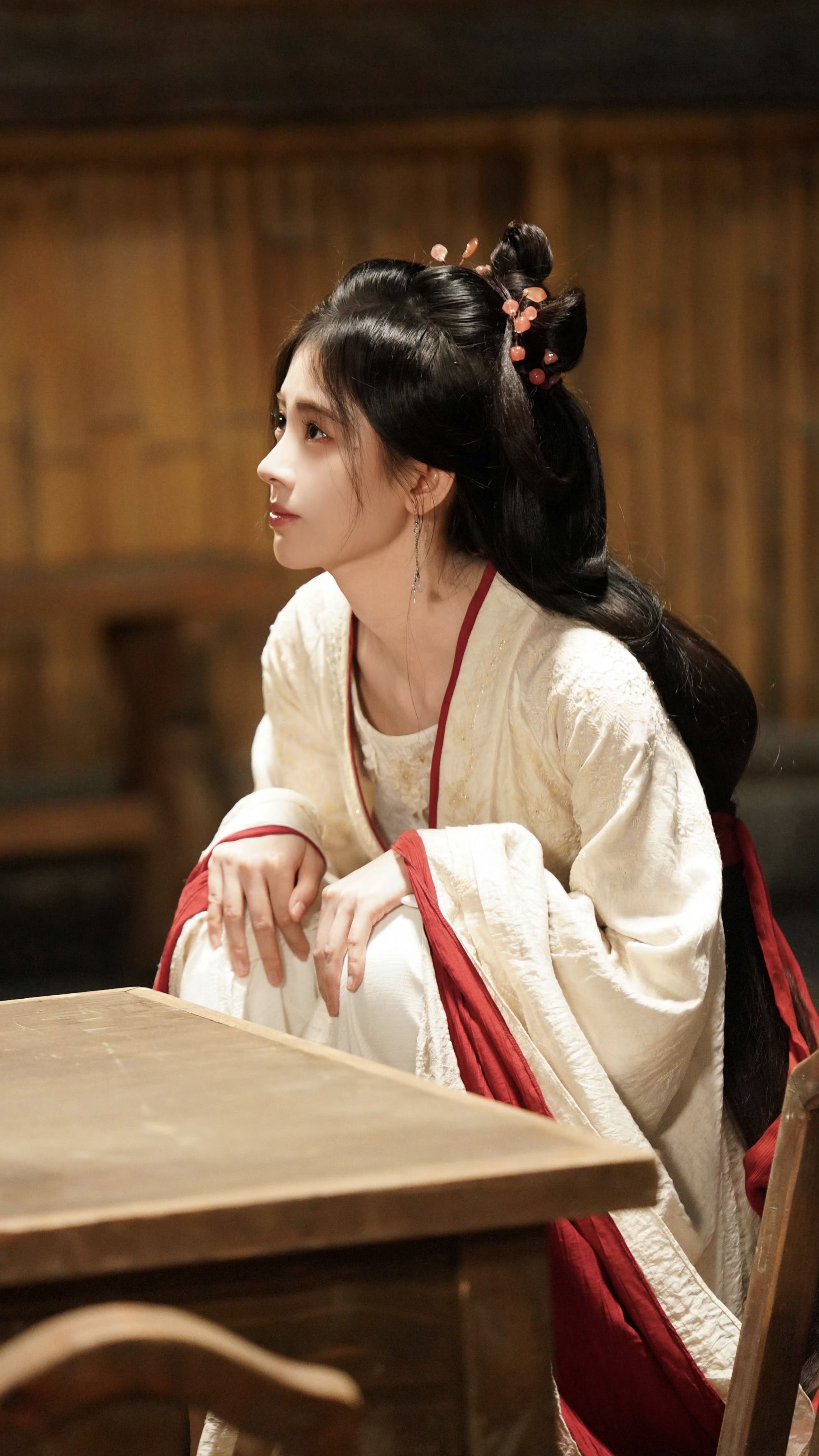 Elegant Beauty in Traditional Hanfu Fashion:A Closer Look at the Evolution of伊人妆 Elegant Beauty in Traditional Hanfu Fashion:A Closer Look at the Evolution of伊人妆