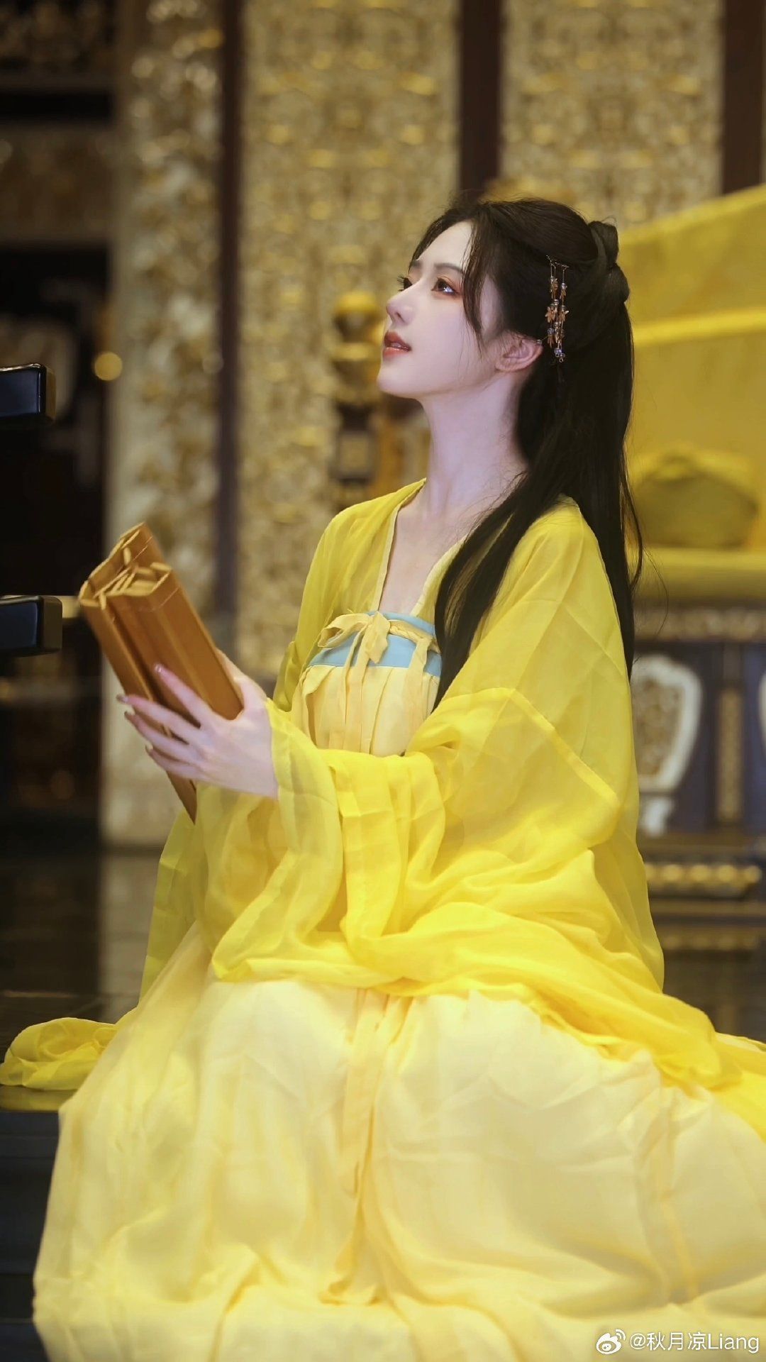Princess Yaoyaos Encounter with the Divine Deer:A Journey into the World of Hanfu Princess Yaoyaos Encounter with the Divine Deer:A Journey into the World of Hanfu