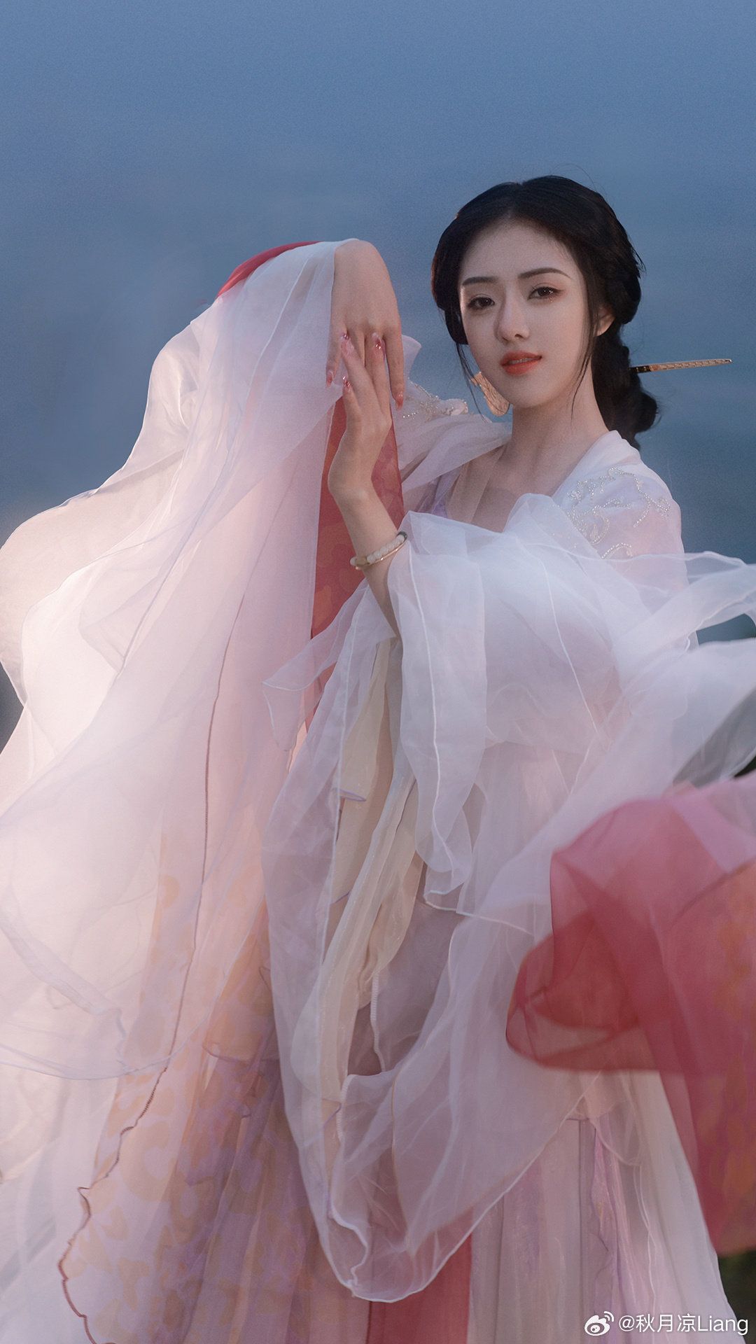 Original Hanfu Costume Design:The Enchanting Rabbit of ShiQi Original Hanfu Costume Design:The Enchanting Rabbit of ShiQi