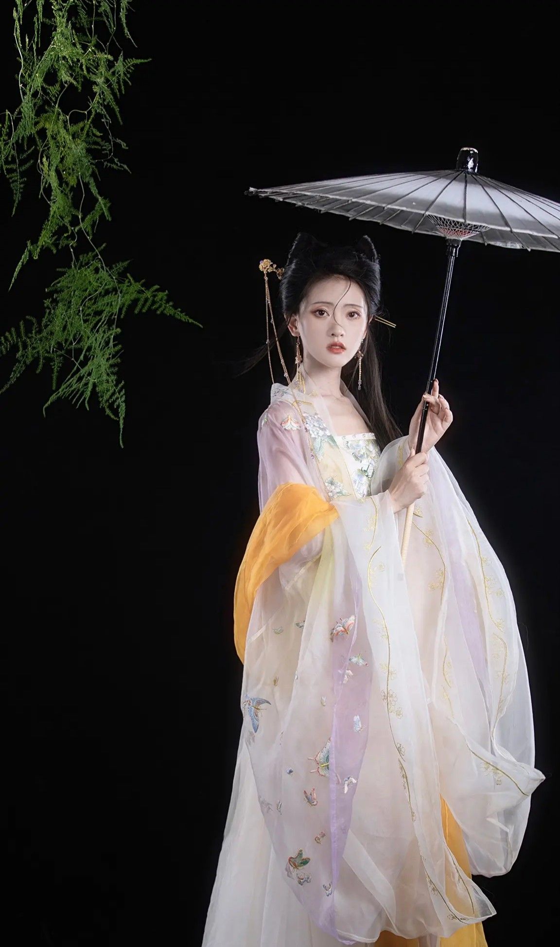 Modernizing the Cheongsam:A Youthful Twist on Traditional Chinese Dress with Short-Sleeve for Girls Modernizing the Cheongsam:A Youthful Twist on Traditional Chinese Dress with Short-Sleeve for Girls