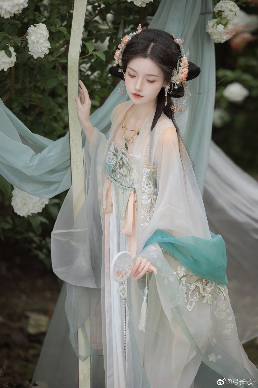Summer Fashion Trends for Elementary School Girls in Traditional Hanfu Costumes Summer Fashion Trends for Elementary School Girls in Traditional Hanfu Costumes