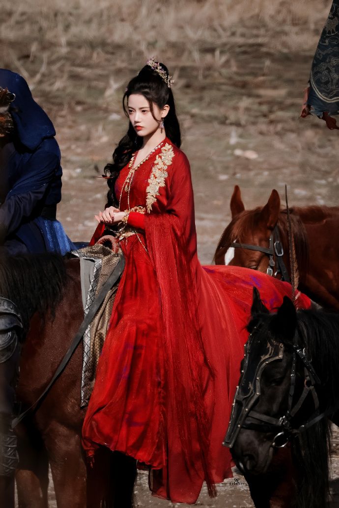 Summer Classics:The Elegance of Song Dynasty Hanfu Fashion Summer Classics:The Elegance of Song Dynasty Hanfu Fashion