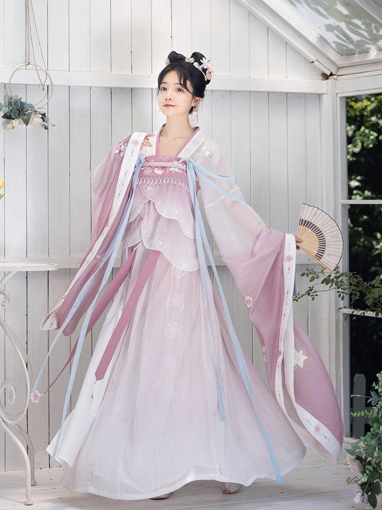 小个子汉服女子的夏季时尚指南,优雅与舒适的完美结合 小个子汉服女子的夏季时尚指南,优雅与舒适的完美结合