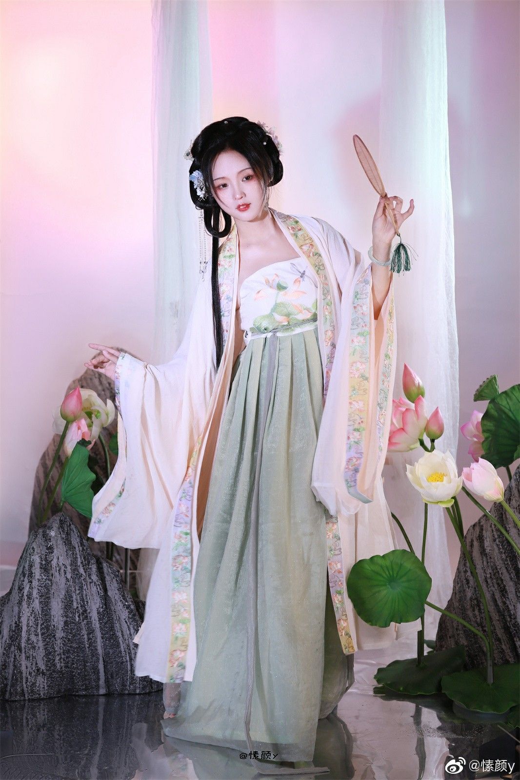 The Splendor of Past Times:The Elegance of Silk and Hanfu Traditional Chinese Clothing The Splendor of Past Times:The Elegance of Silk and Hanfu Traditional Chinese Clothing