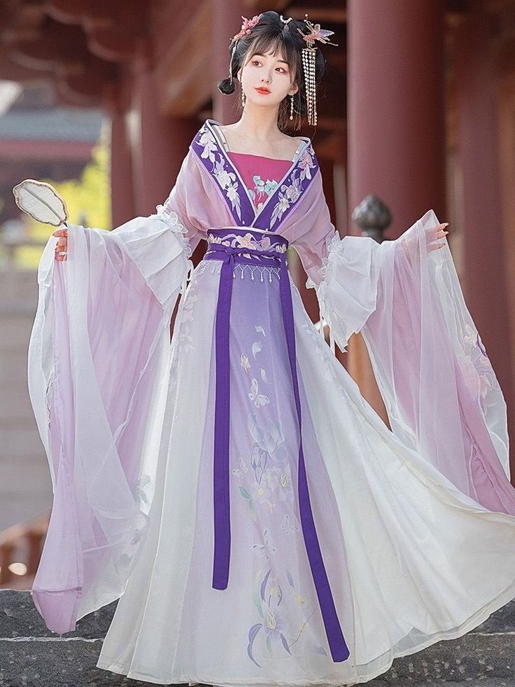Low-Cut Cheongsam Skirt for Summer:Womens Fashion Trend in Focus Low-Cut Cheongsam Skirt for Summer:Womens Fashion Trend in Focus