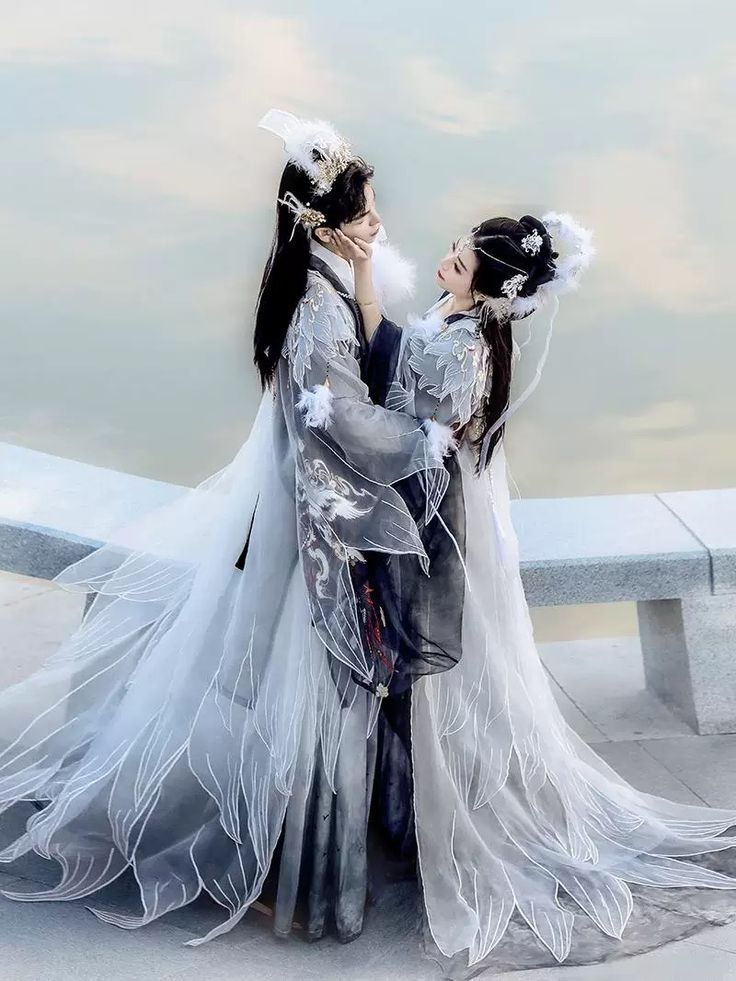 White Moon and Autumn Elegance:The Charm of Hanfu Traditional Chinese Clothing White Moon and Autumn Elegance:The Charm of Hanfu Traditional Chinese Clothing