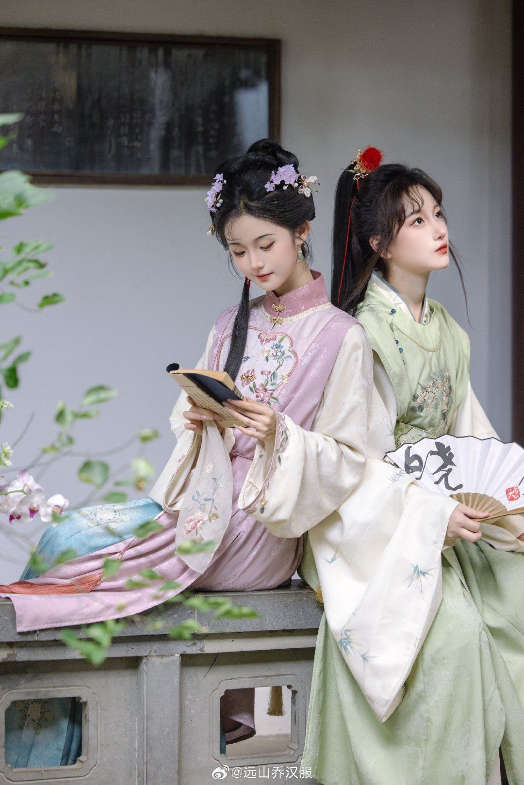 Traditional New Years Baby Girl Tang Suit Jacket:A Guide to Choosing and Styling拜年服女宝唐装外套 Traditional New Years Baby Girl Tang Suit Jacket:A Guide to Choosing and Styling拜年服女宝唐装外套