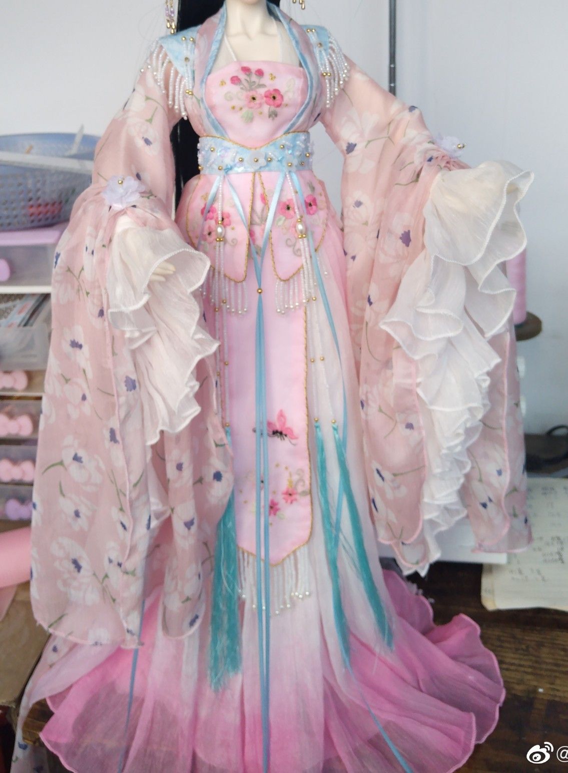 Embracing Modernity in Traditional Chinese Fashion:The Evolution of Qipao in Spring and Summer Embracing Modernity in Traditional Chinese Fashion:The Evolution of Qipao in Spring and Summer
