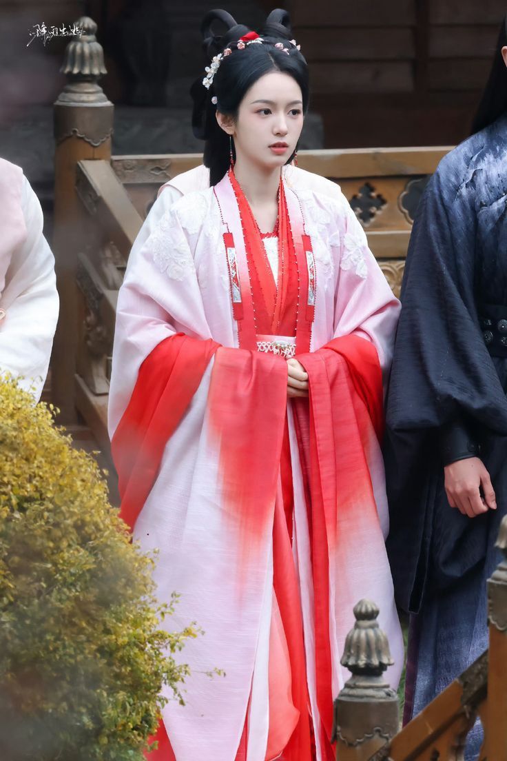 The Enchanting Beauty of Song Dynasty Hanfu:Womens Traditional Attire in Ancient Style The Enchanting Beauty of Song Dynasty Hanfu:Womens Traditional Attire in Ancient Style