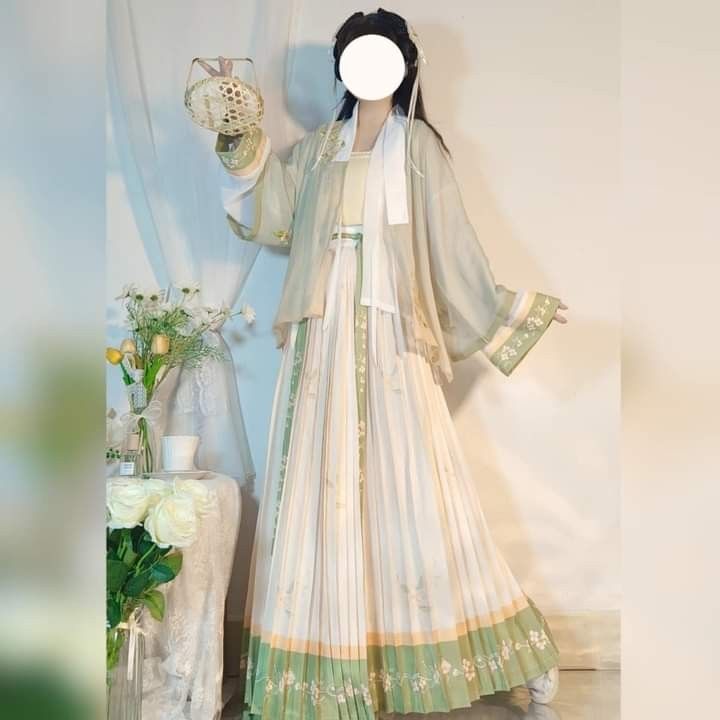Tall and Elegant:The Rise of Cheongsam Fashion in the Republic of China Era Tall and Elegant:The Rise of Cheongsam Fashion in the Republic of China Era