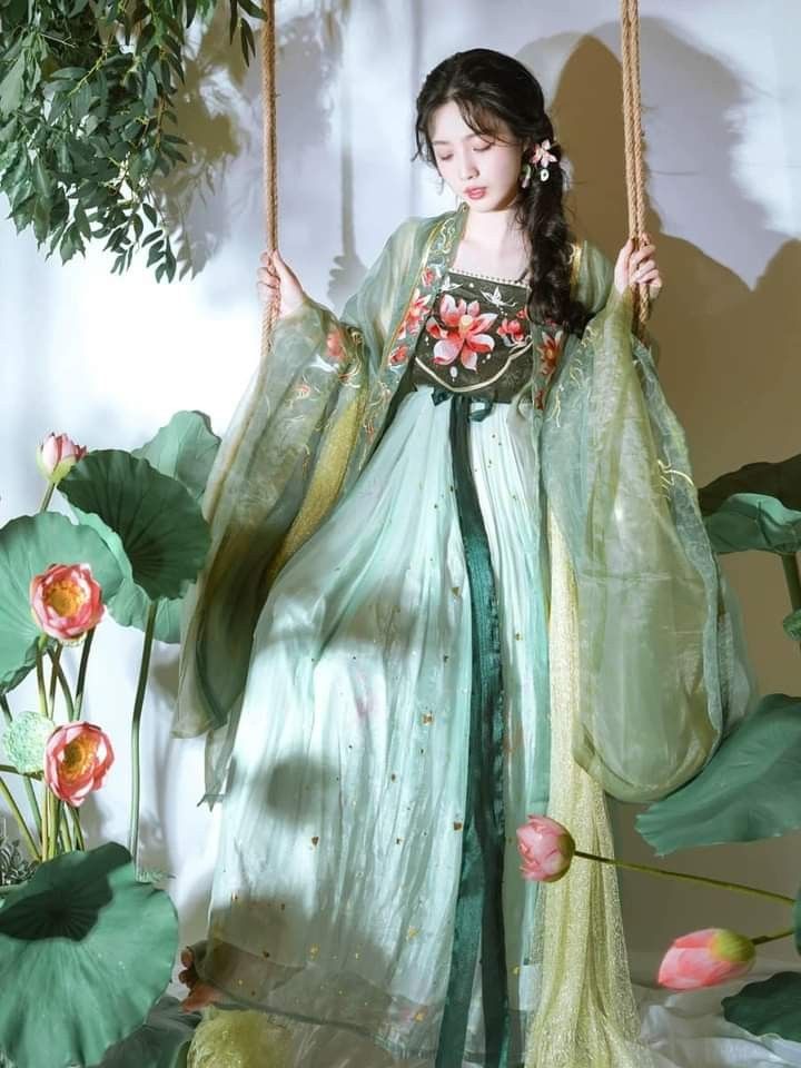 Daily Wear of Modernized Hanfu:The Evolution of Traditional Elegance into Modern Comfort Daily Wear of Modernized Hanfu:The Evolution of Traditional Elegance into Modern Comfort