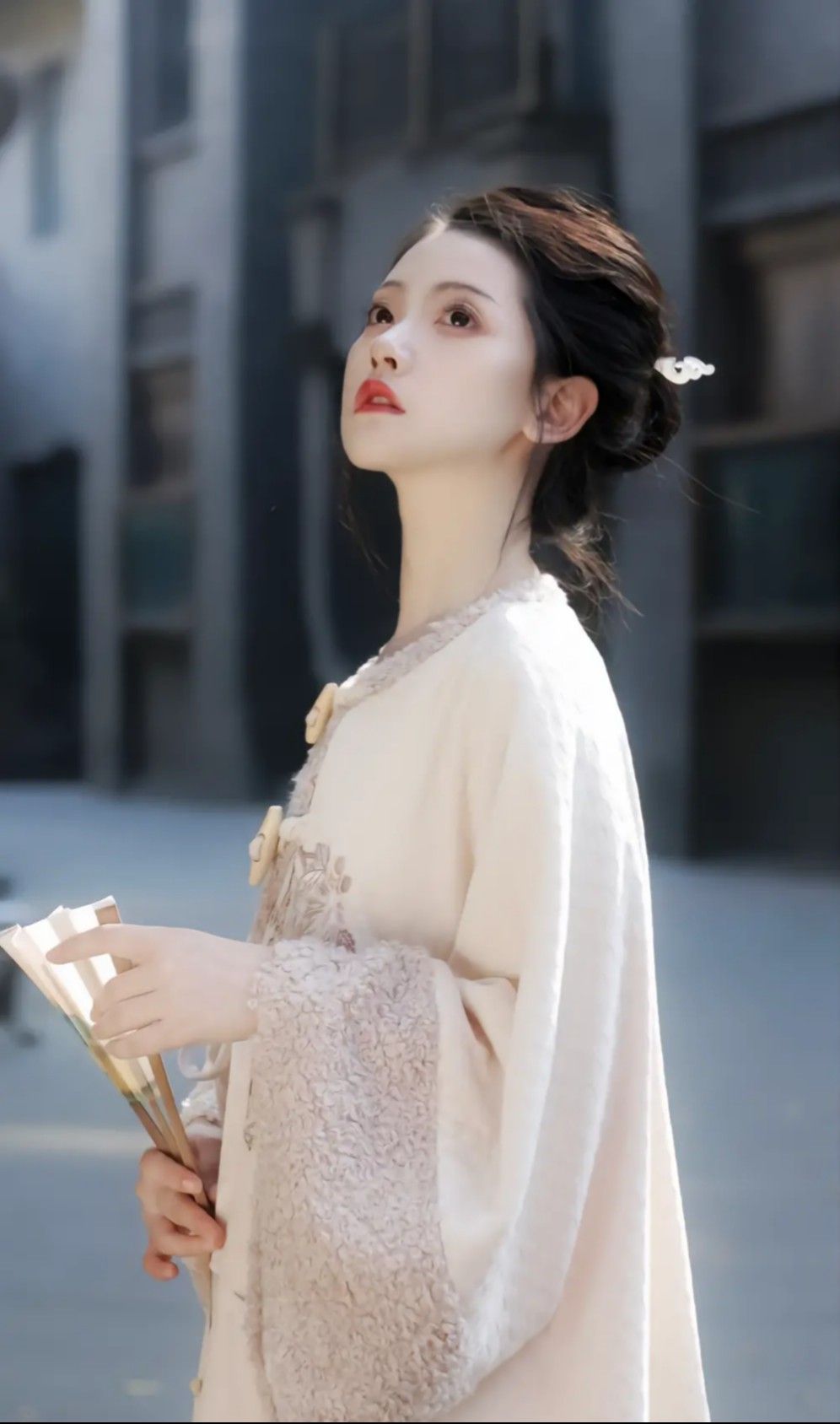 The Splendor of the Great Red Cheongsam The Splendor of the Great Red Cheongsam