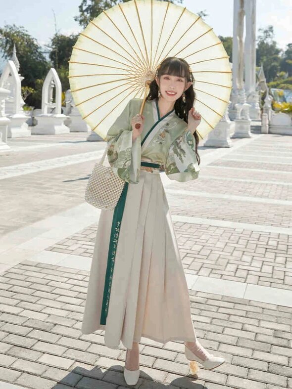 Elegant Youthful Cheongsam:A Modern Mid-Range Flagship Elegant Youthful Cheongsam:A Modern Mid-Range Flagship