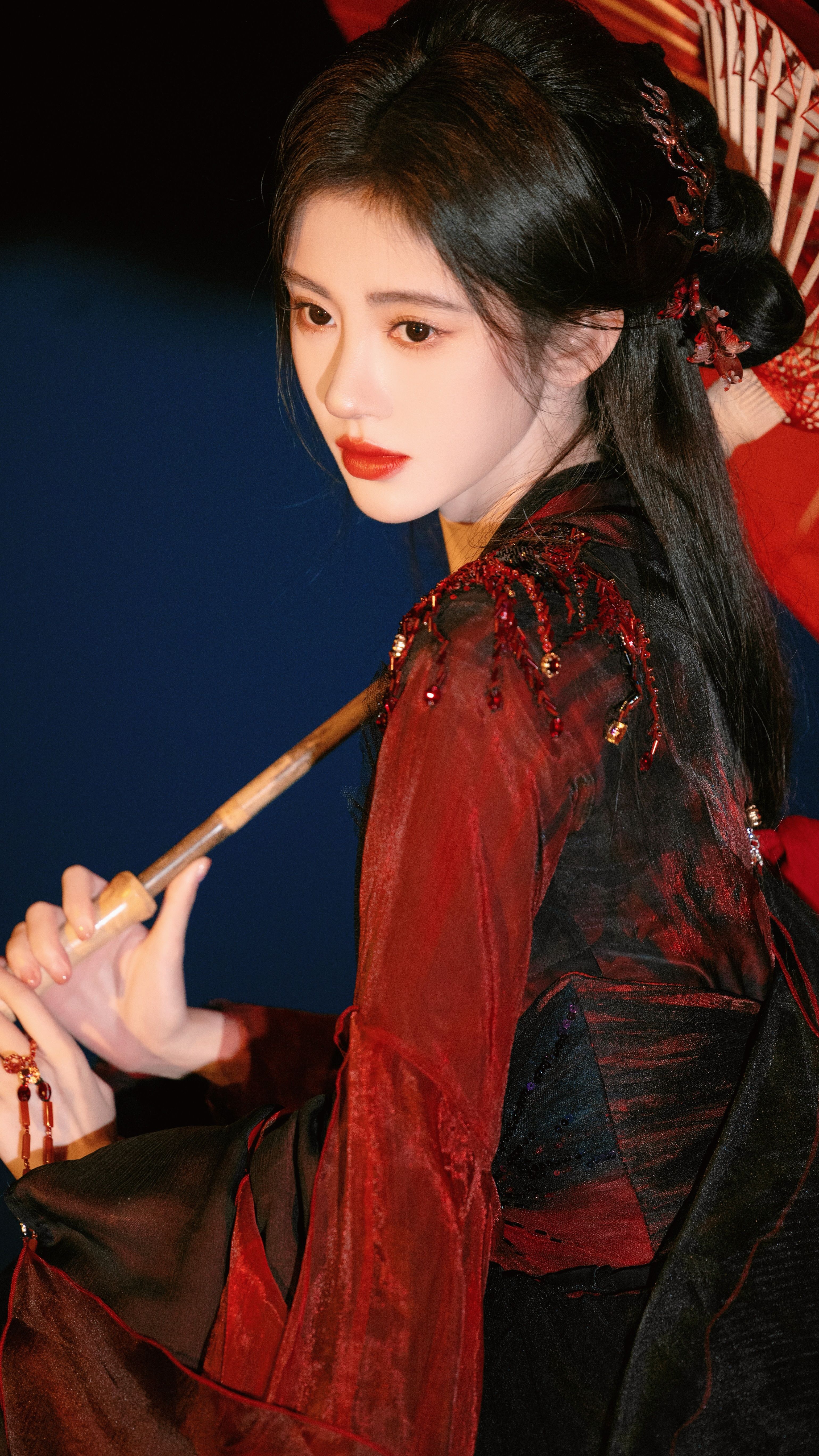 Chiffon Revolution:Modernizing the Cheongsam with a Feminine Touch Chiffon Revolution:Modernizing the Cheongsam with a Feminine Touch