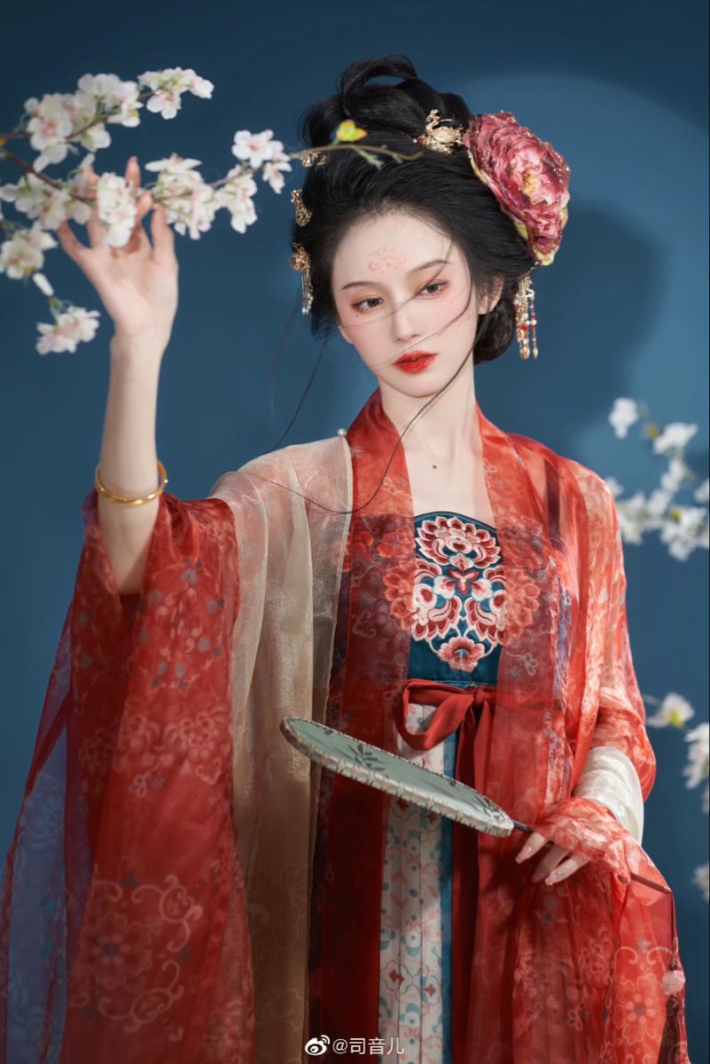 Embracing Modernity in Traditional Hanfu:A Summer Guide to New-Style Chinese Clothing Embracing Modernity in Traditional Hanfu:A Summer Guide to New-Style Chinese Clothing