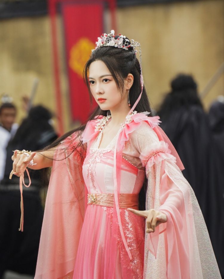 Black Cheongsam and Classical Dance:A Blend of Elegance and Tradition Black Cheongsam and Classical Dance:A Blend of Elegance and Tradition