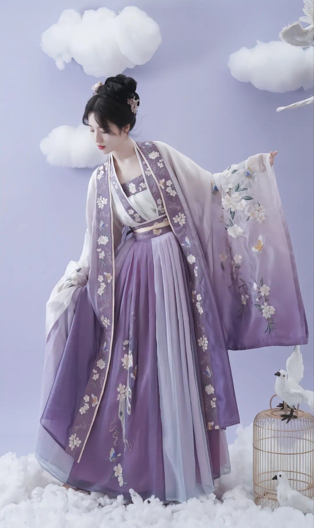The Rising Popularity of Hanfu among Junior High School Girls The Rising Popularity of Hanfu among Junior High School Girls