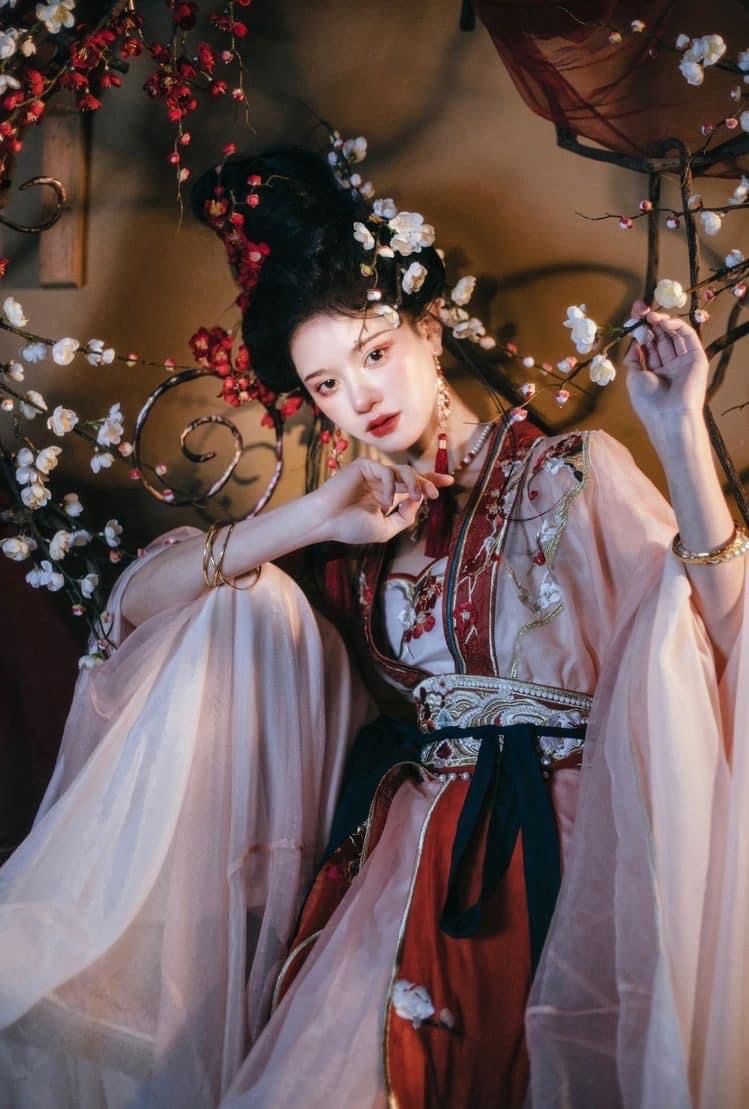 The Cultural Journey of a Seven-Year-Old in Traditional Chinese Cheongsam The Cultural Journey of a Seven-Year-Old in Traditional Chinese Cheongsam