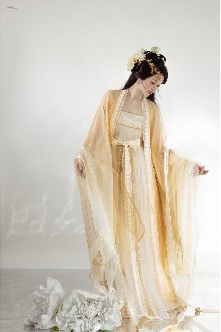 The Elegance of Song-Era Trousers in Hanfu Fashion:A Womans Perspective The Elegance of Song-Era Trousers in Hanfu Fashion:A Womans Perspective