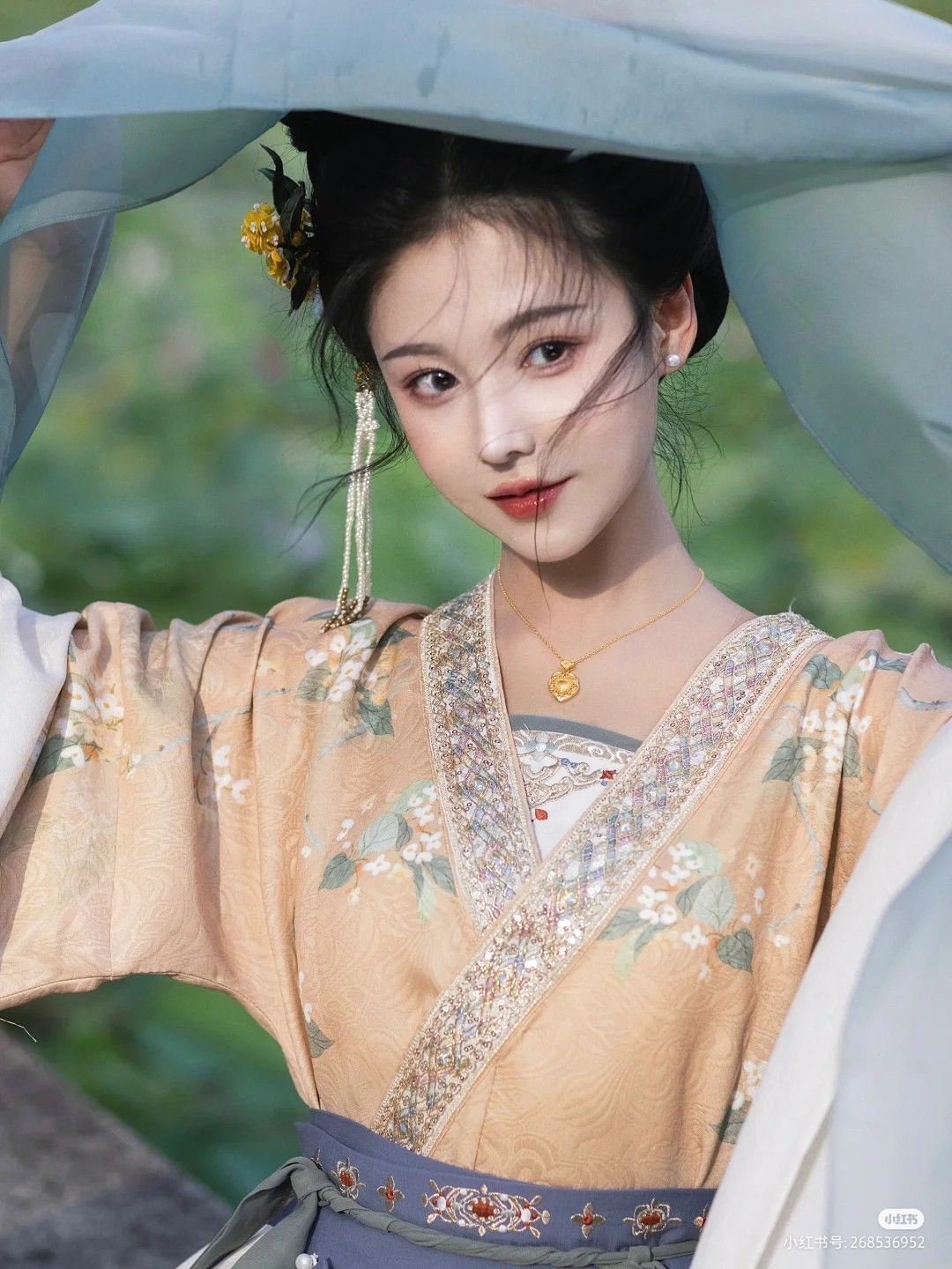 The Elegance of Cheongsam Collars:A Closer Look at the Blouse The Elegance of Cheongsam Collars:A Closer Look at the Blouse