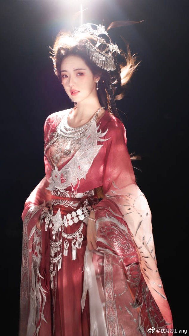 The Rise of Fake Hair and Hanfu Headbands in Modern Fashion:A Closer Look The Rise of Fake Hair and Hanfu Headbands in Modern Fashion:A Closer Look