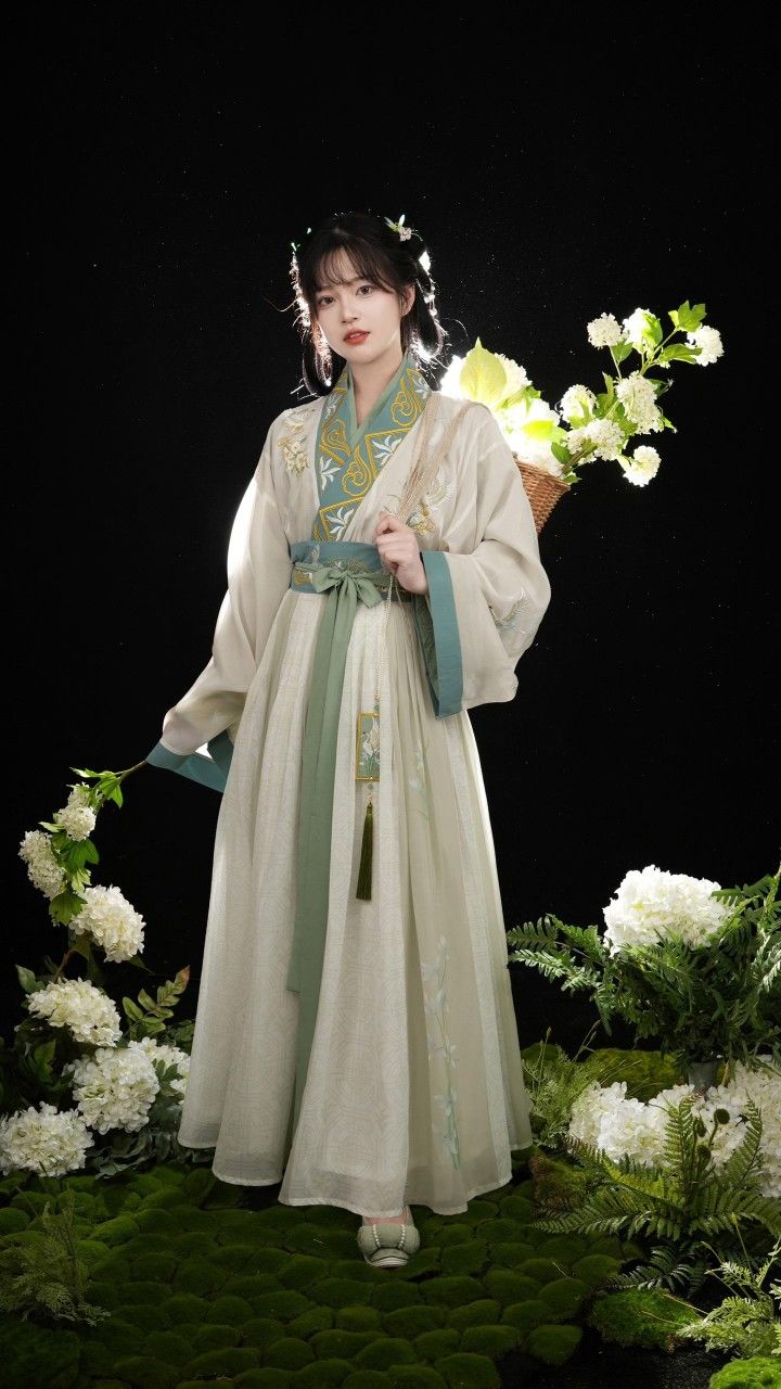 Winter Fashion for Petite Women:The Charm of Qipao in Cold Weather Winter Fashion for Petite Women:The Charm of Qipao in Cold Weather