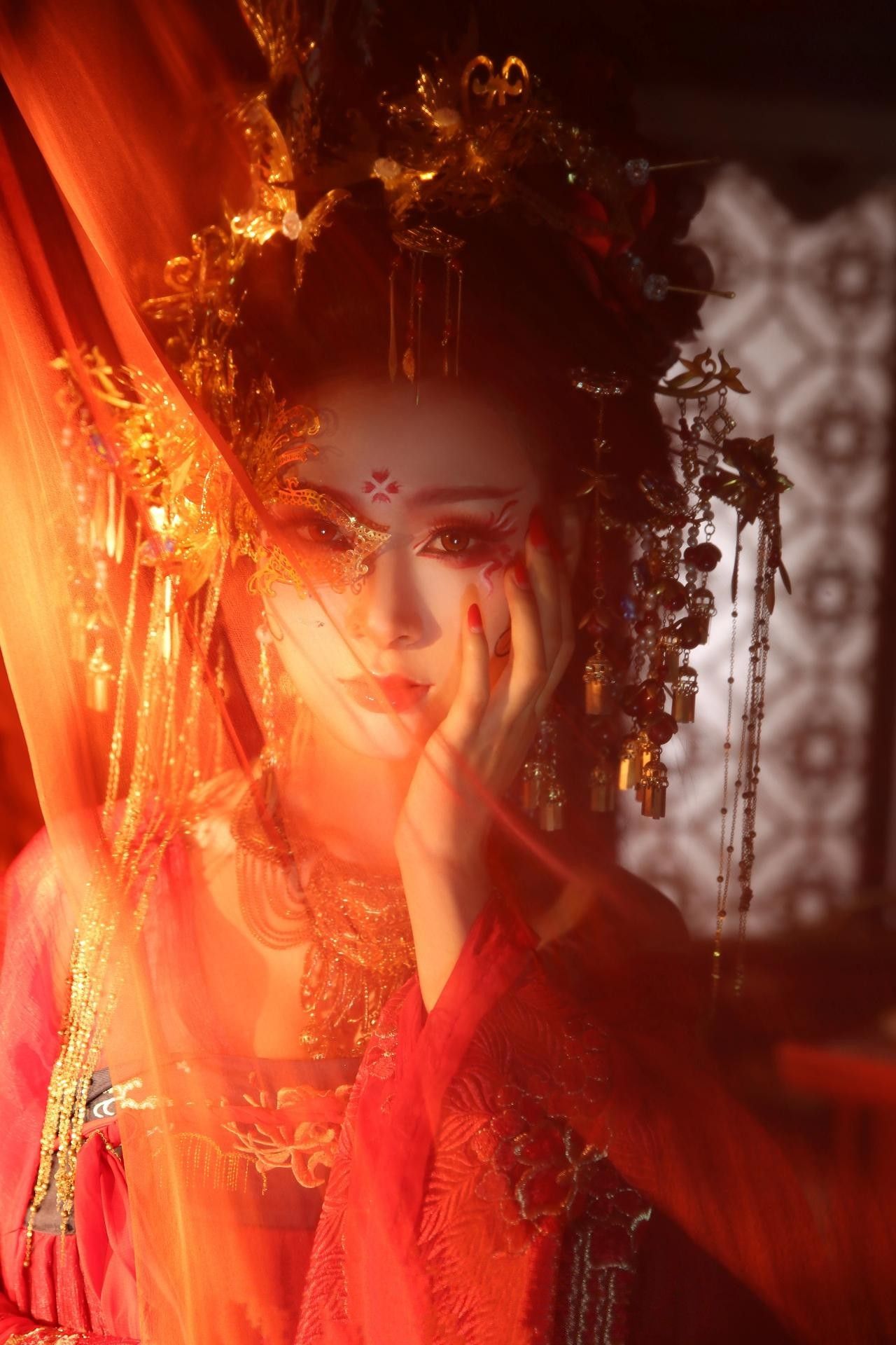 Vintage Cheongsam Performance Attire:Embracing the Essence of Traditional Elegance Vintage Cheongsam Performance Attire:Embracing the Essence of Traditional Elegance