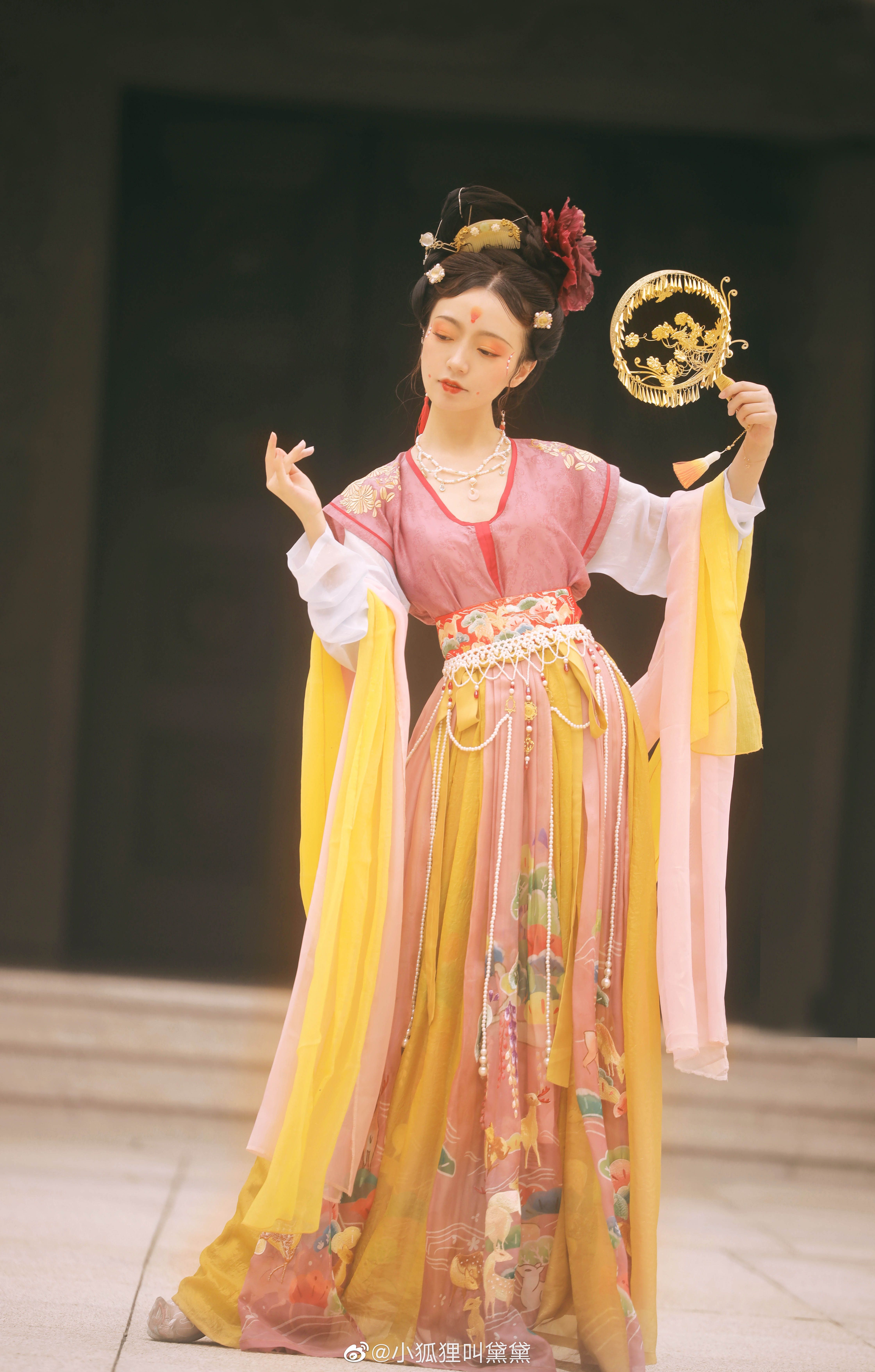 New Years Childrens Hanfu Fashion:Embracing Traditional Elegance in Childrens New Year Clothes New Years Childrens Hanfu Fashion:Embracing Traditional Elegance in Childrens New Year Clothes